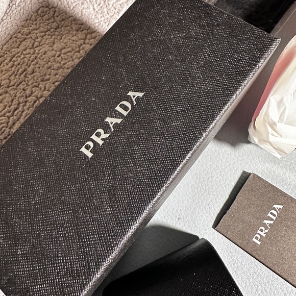 PRADA PR A51S 5AK4OC Gold Pink
Gradient Red 58 mm Women's Sunglasses - Picture 4 of 8